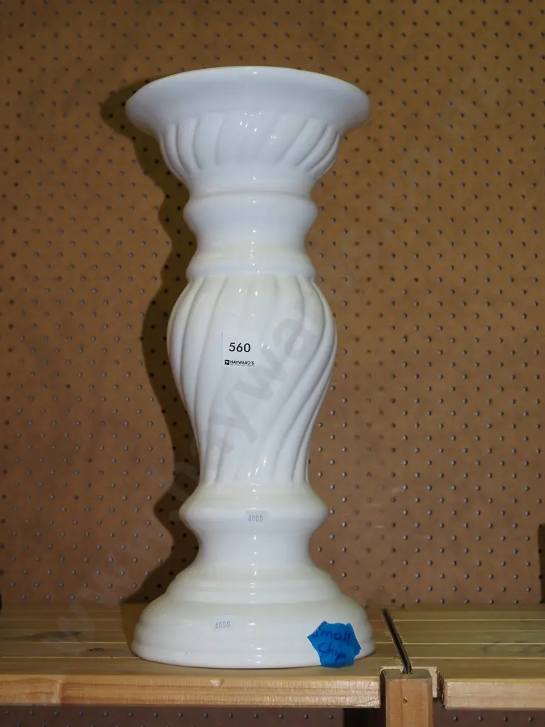 white ceramic jardiniere stand - small chip to base H-400 Image 1++