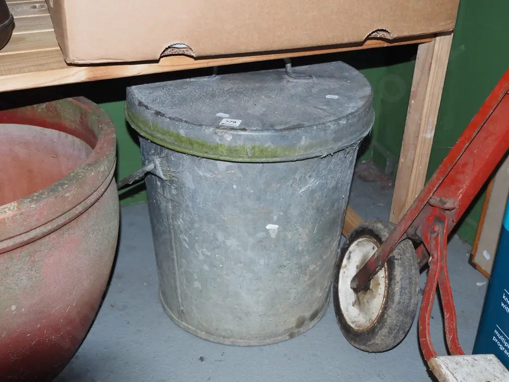 galvanised lidded ash can Image 1++