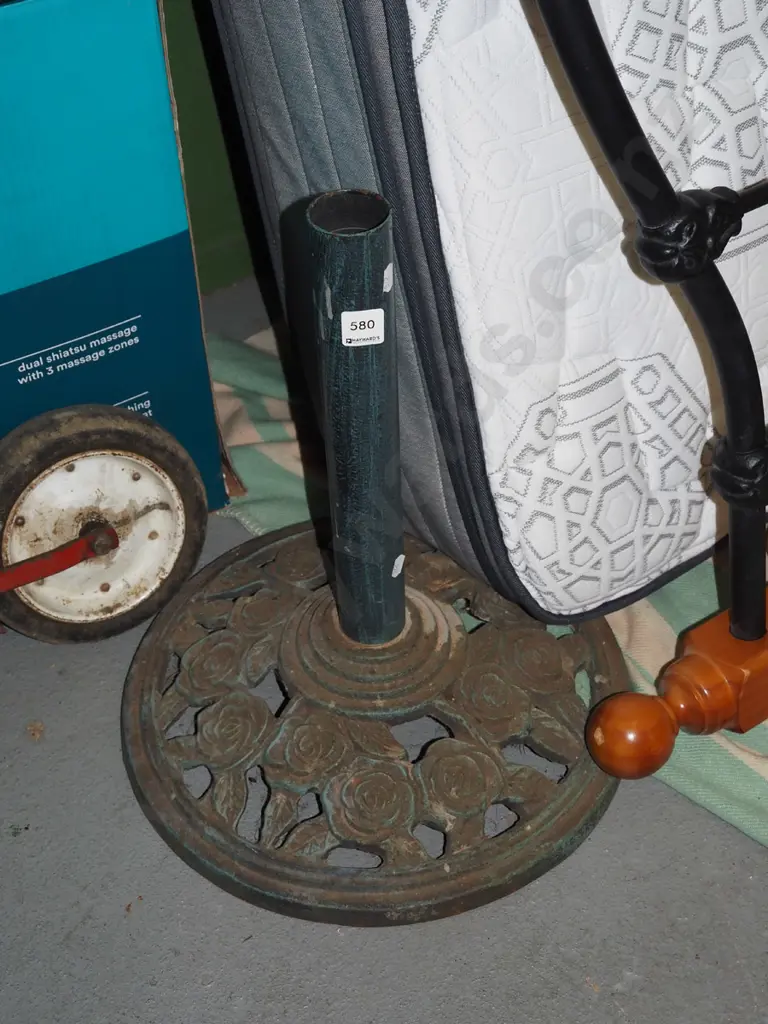 cast iron sun umbrella base and stand Image 1++