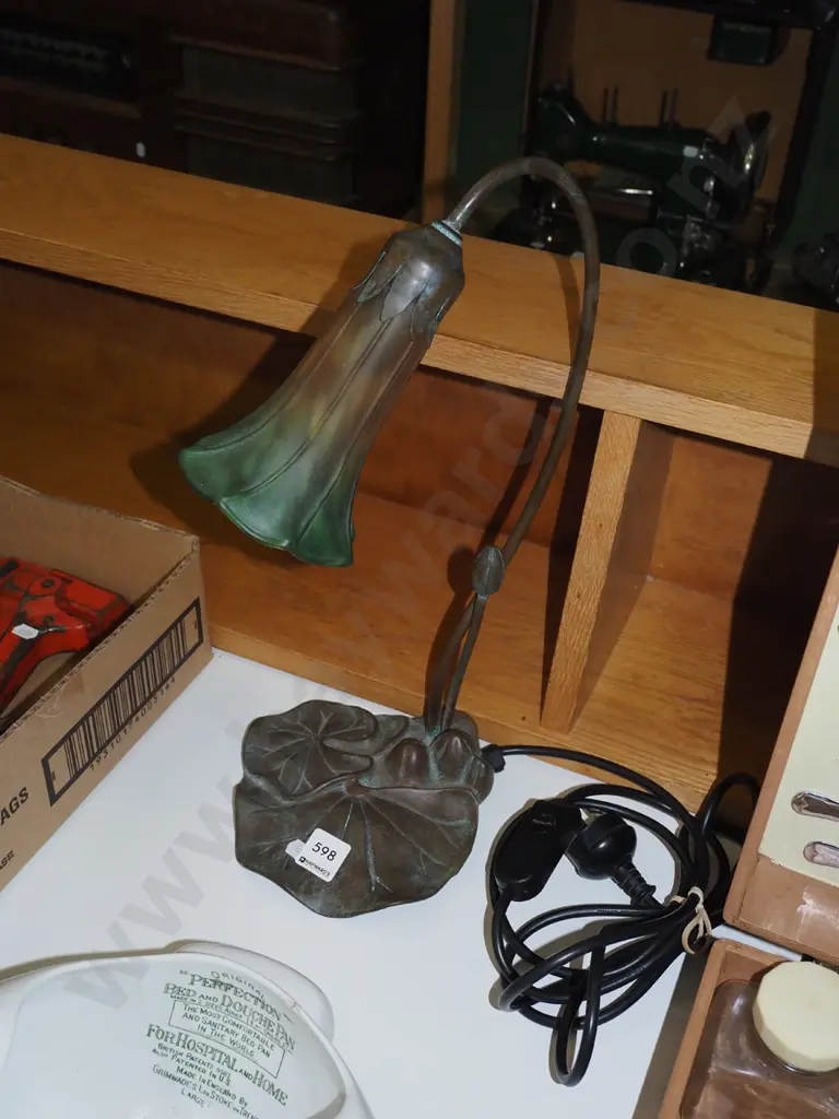 reproduction lily pad lamp - not working, needs attention  Image 1++