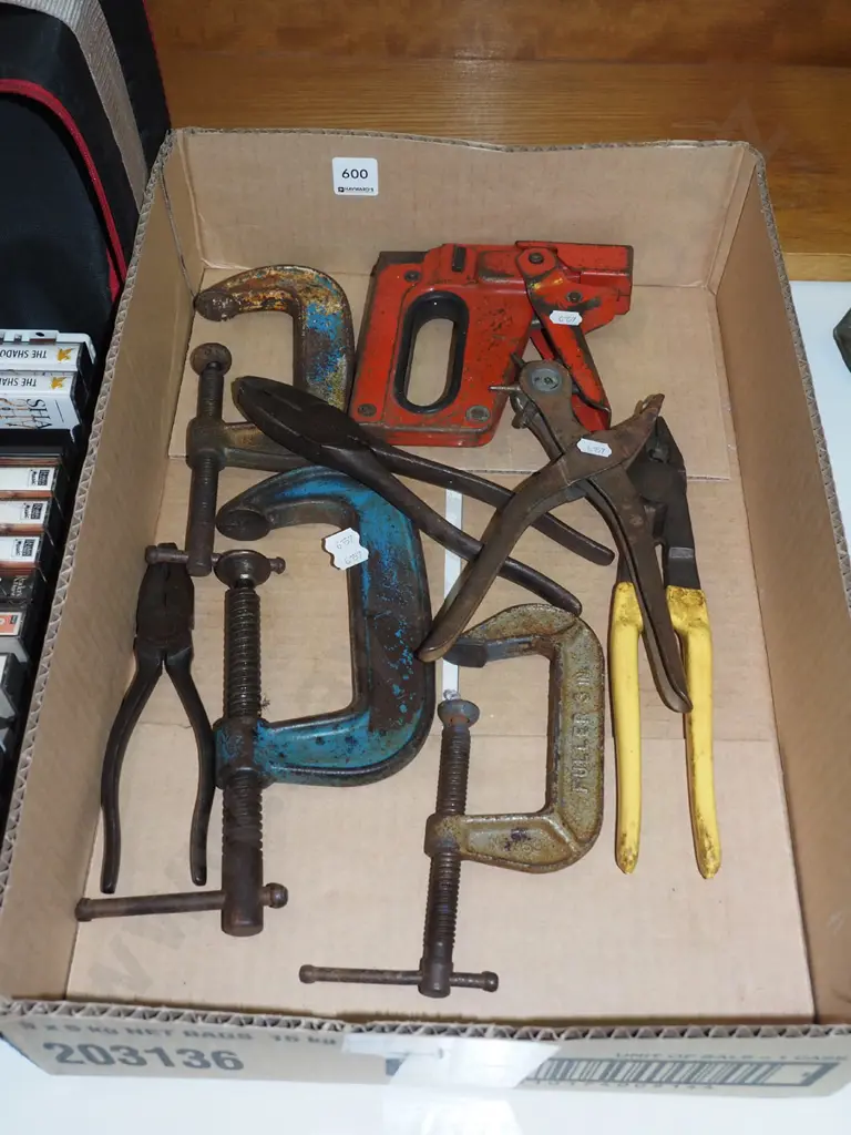 box; staple gun, G clamp, pliers etc Image 1++