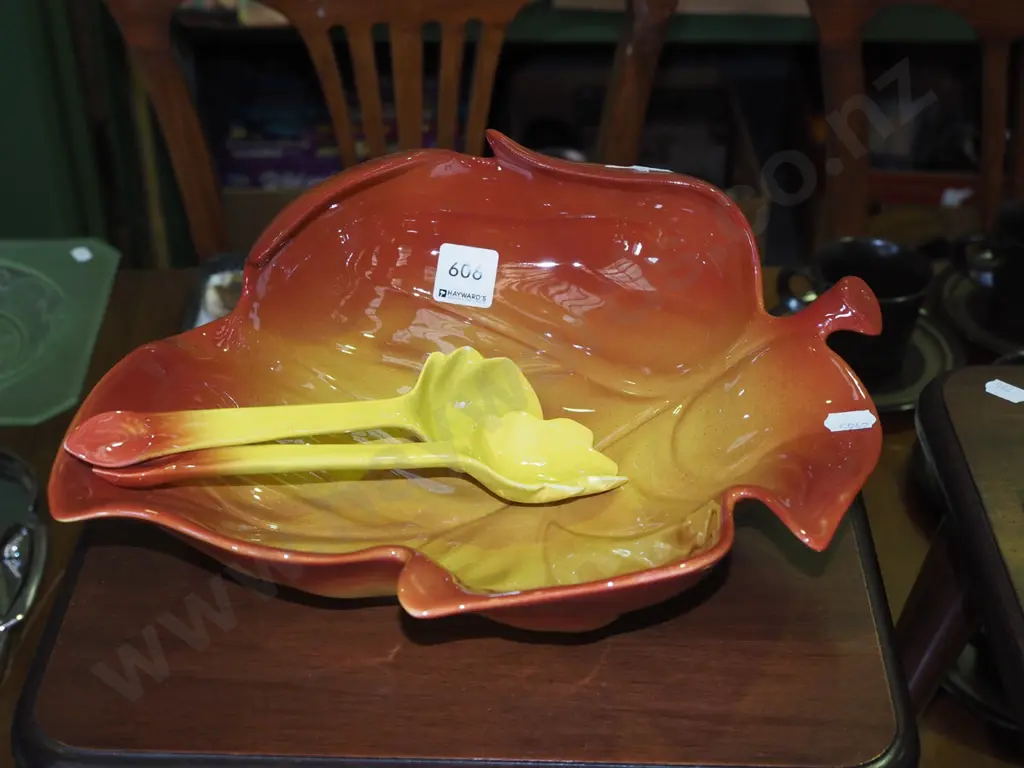 large Carlton leaf dishes with intact salad servers Image 1++