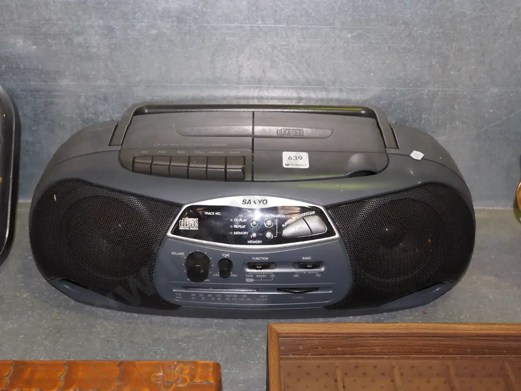 Sanyo twin cassette radio cassette player Image 1++