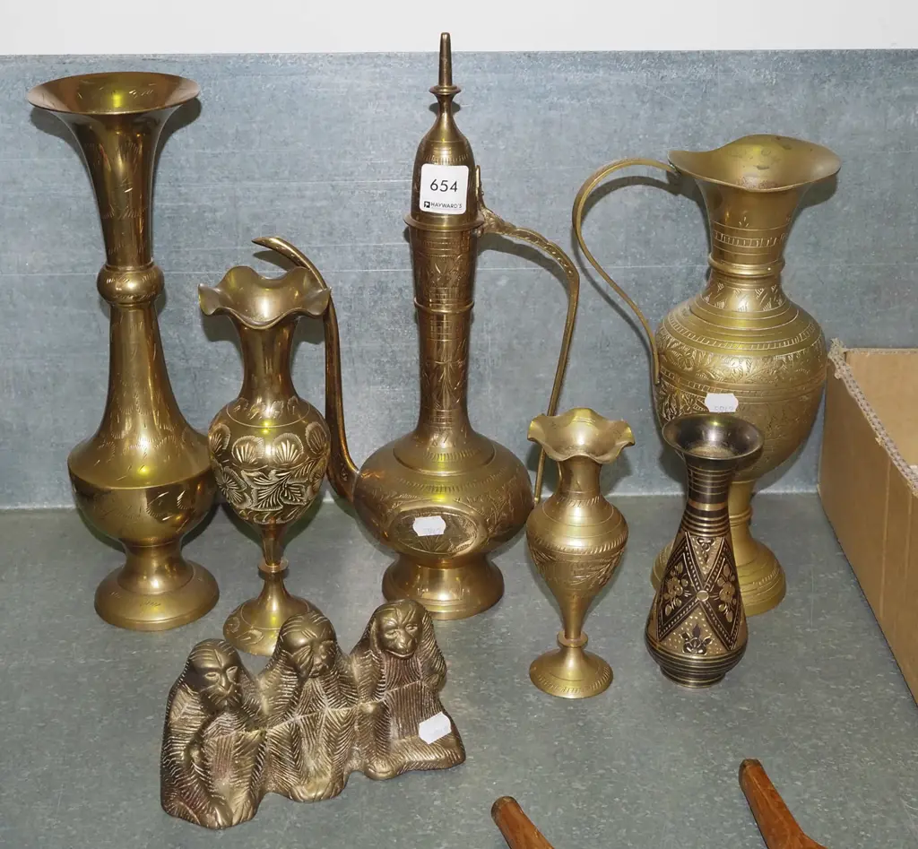 assorted brass ware Image 1++