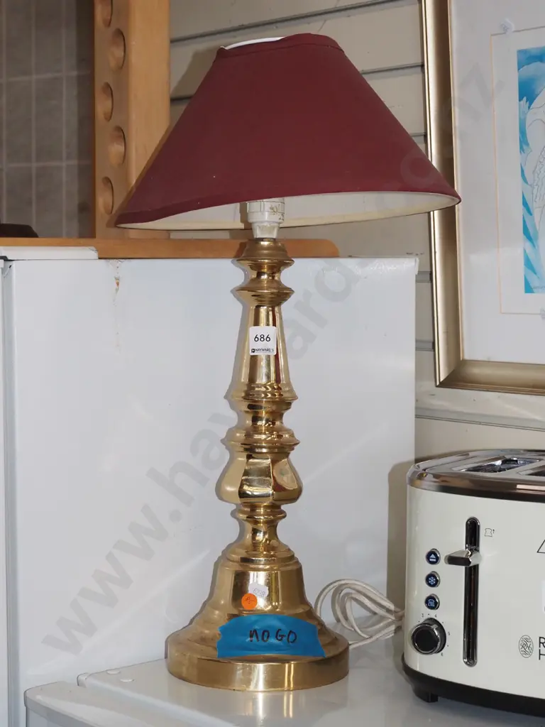 brass based table lamp - not working Image 1++