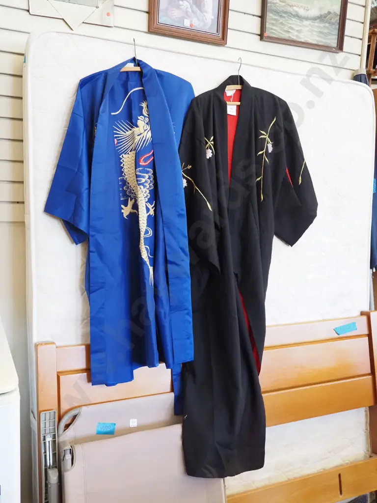 2x embroidered Asian dressing gowns Image 1++