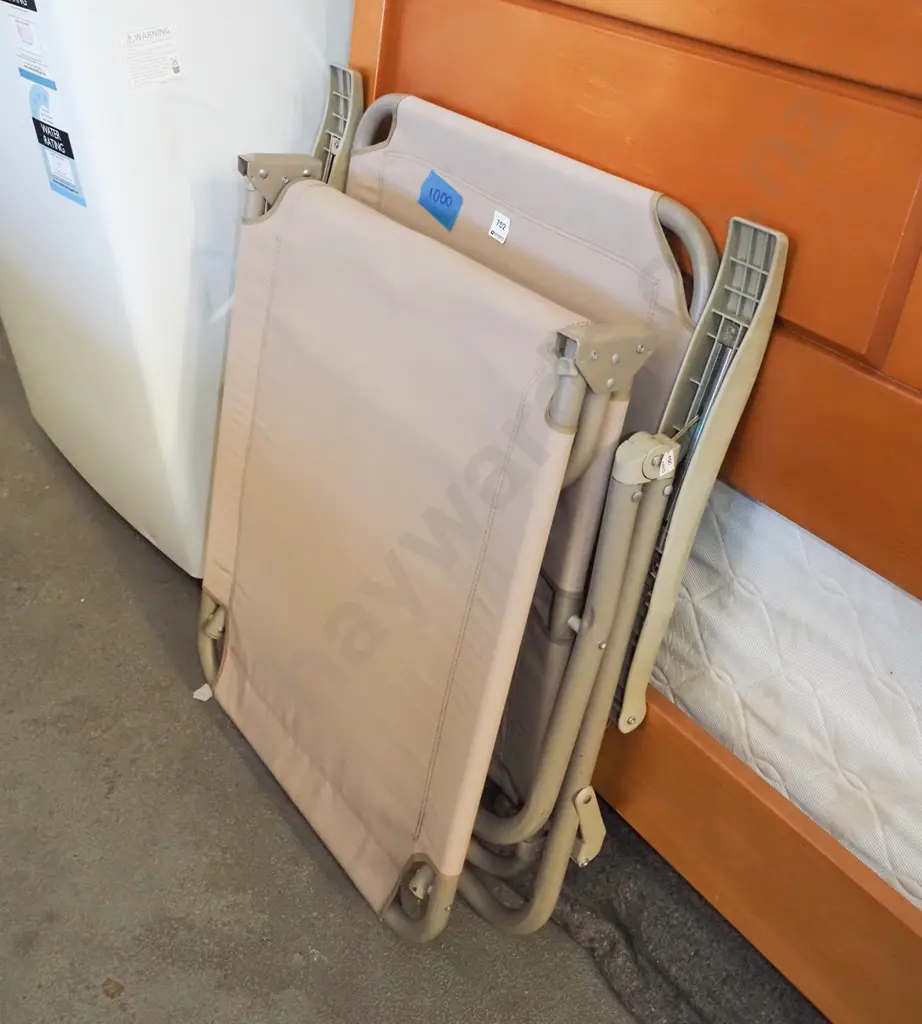 foldaway canvas sun lounger Image 1++