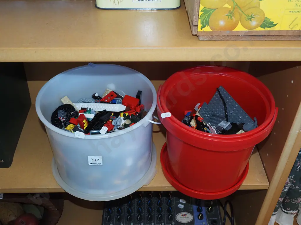 2x tubs of Lego Image 1++