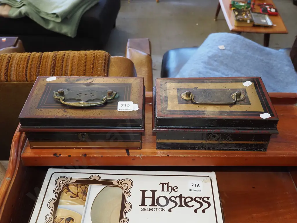 2x cash boxes Image 1++