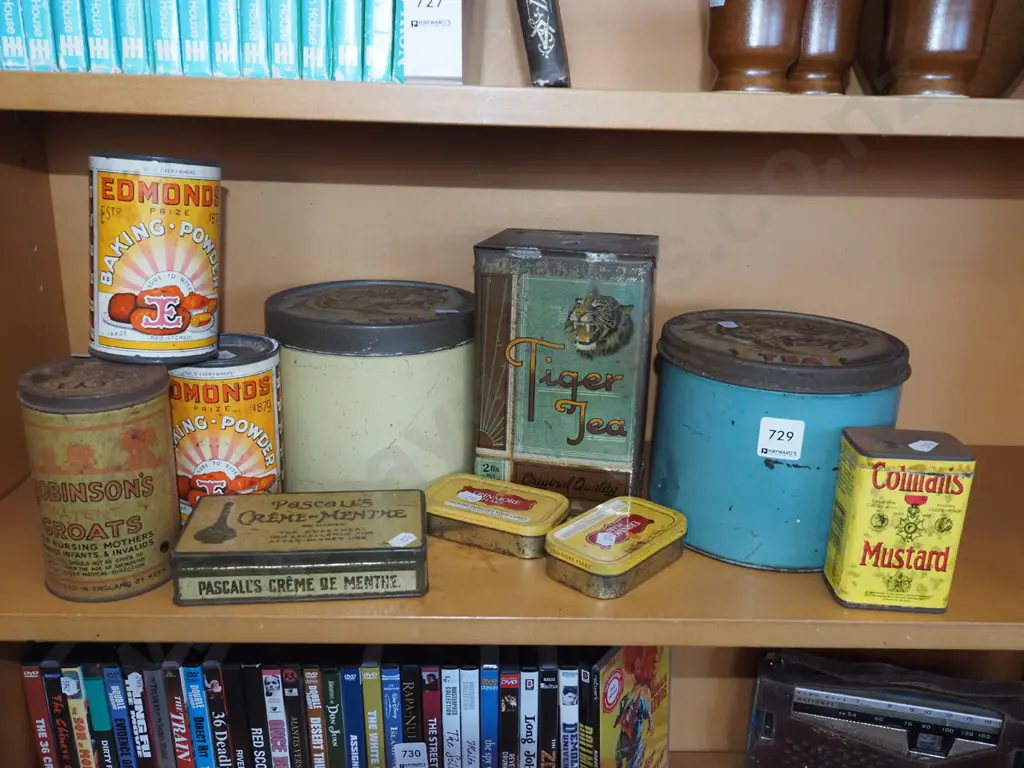 vintage tins Image 1++