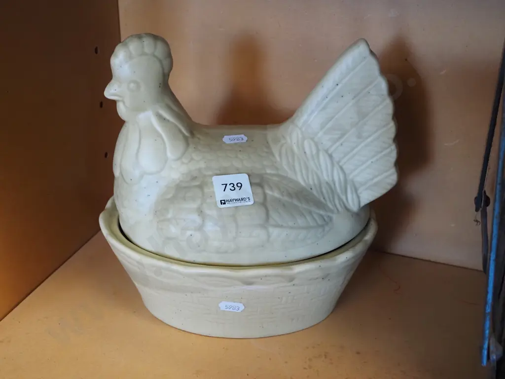 poultry themed cover pot Image 1++