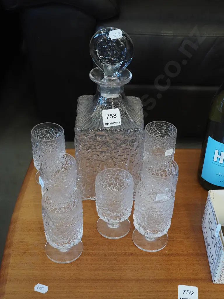 glass decanter with 7 glasses Image 1++
