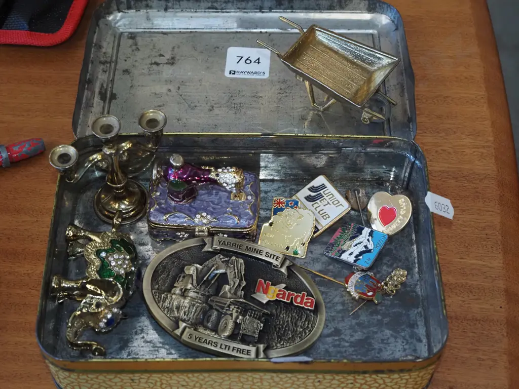 vintage tin, various miniatures, belt buckle Image 1++