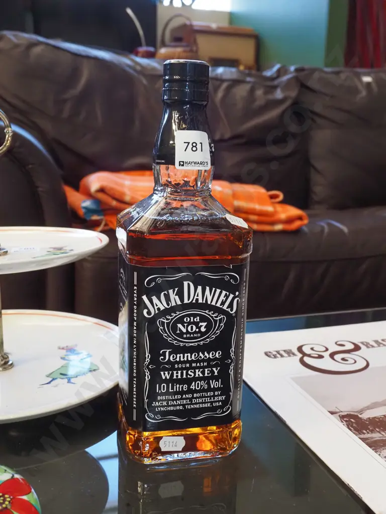 1L bottle of Jack Daniels whisky Image 1++