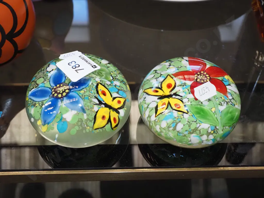 2x art glass paperweights Image 1++