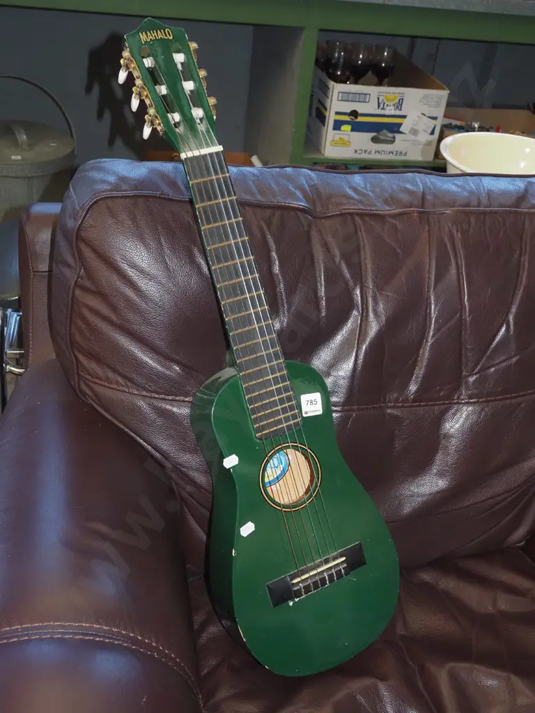 Mahalo 6 string ukulele / "guitalele" Image 1++