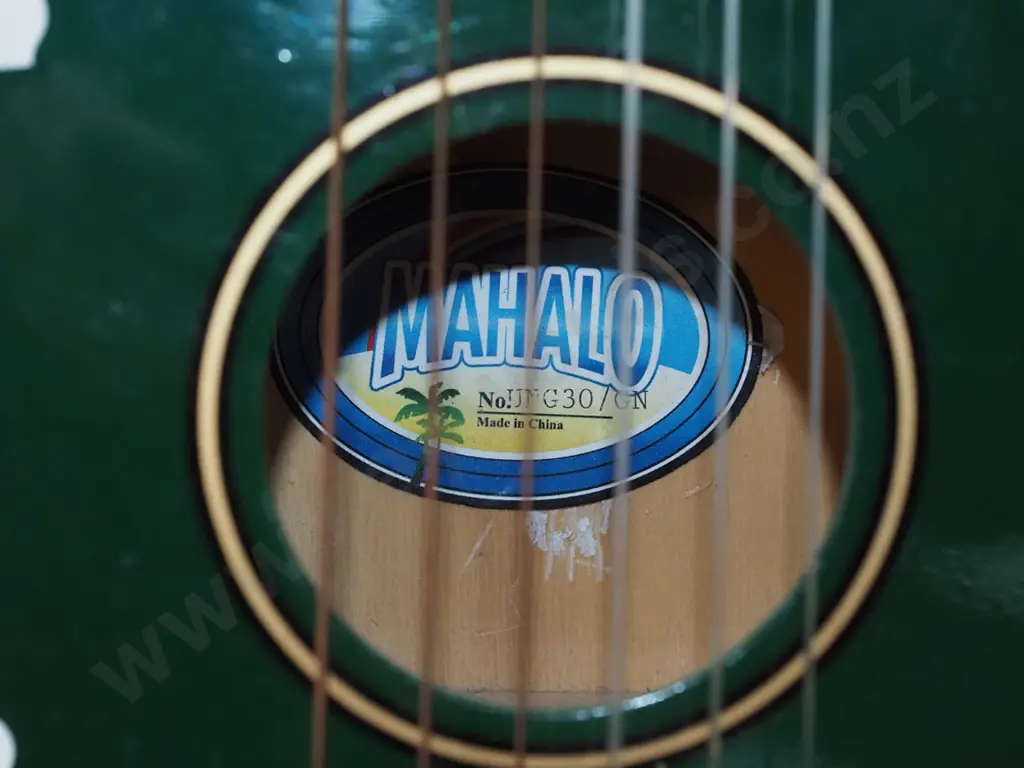 Mahalo 6 string ukulele / "guitalele" Image 1++