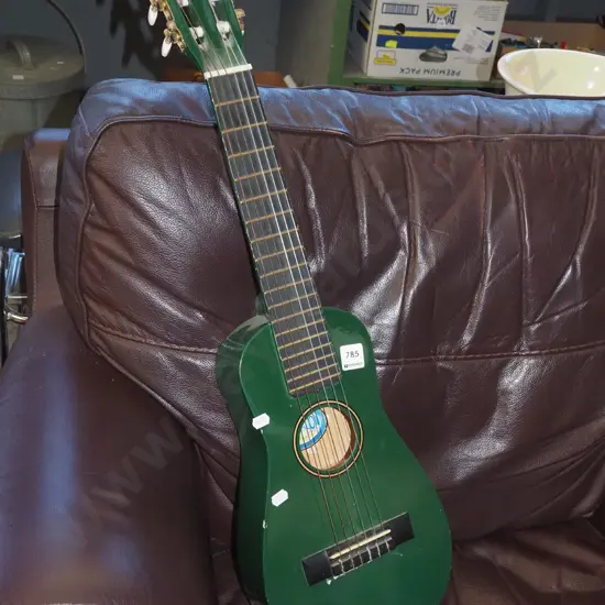 Mahalo 6 string ukulele / "guitalele"