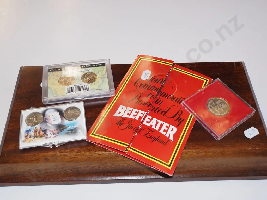 collector coins, wooden pedestal Image 1++