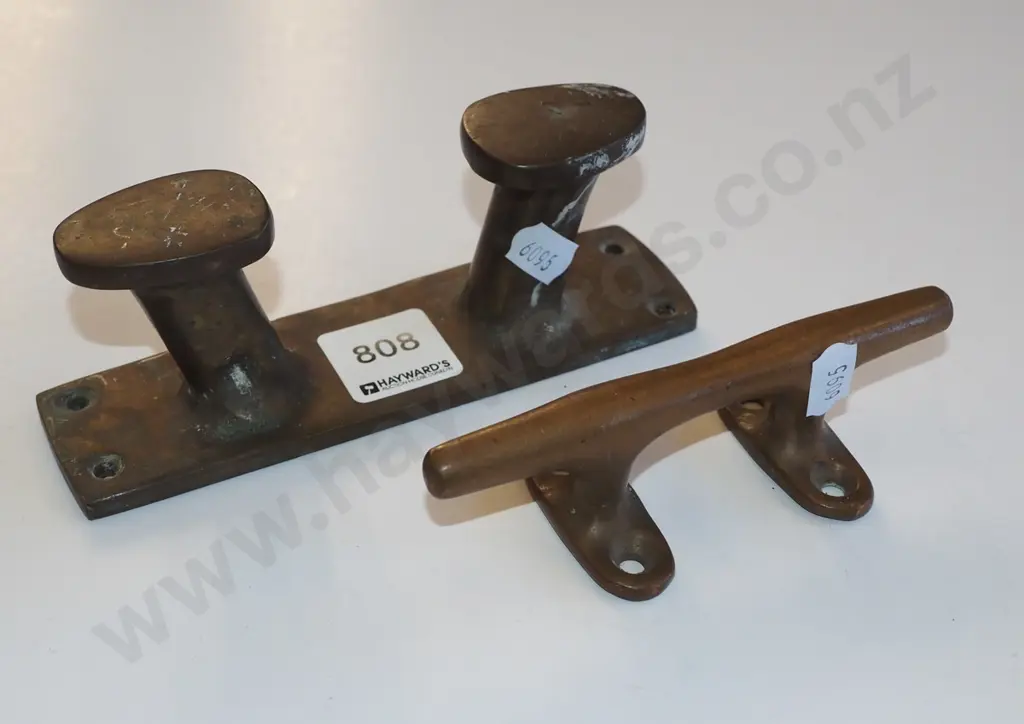 2x brass boat cleats Image 1++