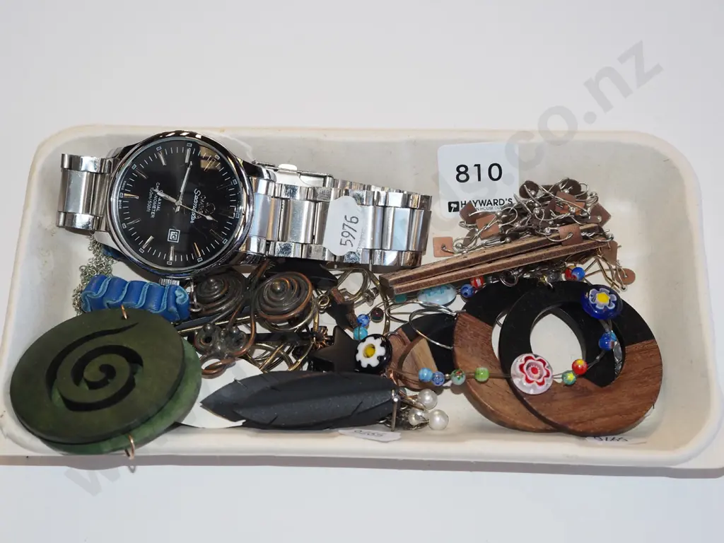 tray; watch, earrings, bracelets etc Image 1++