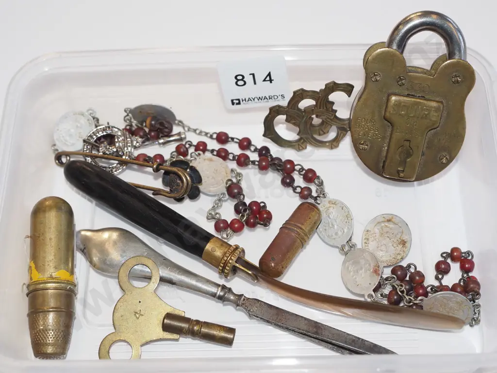tray; padlock, thimbles, badges, clock key etc Image 1++