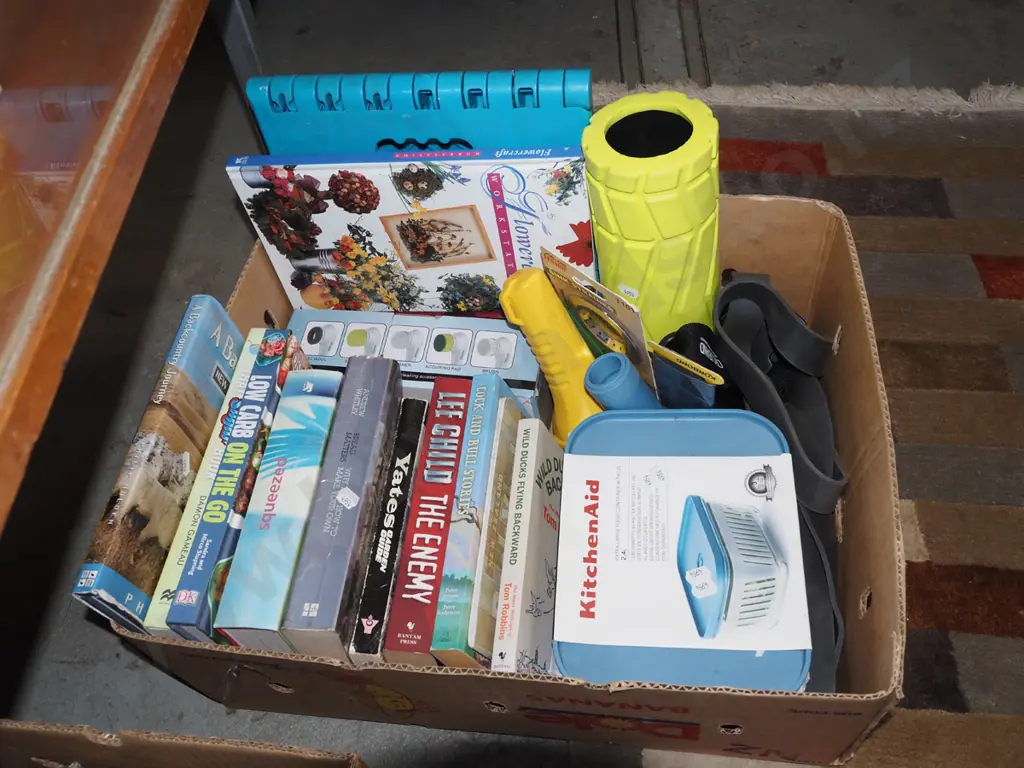 box; food containers, books, vases, torch etc Image 1++