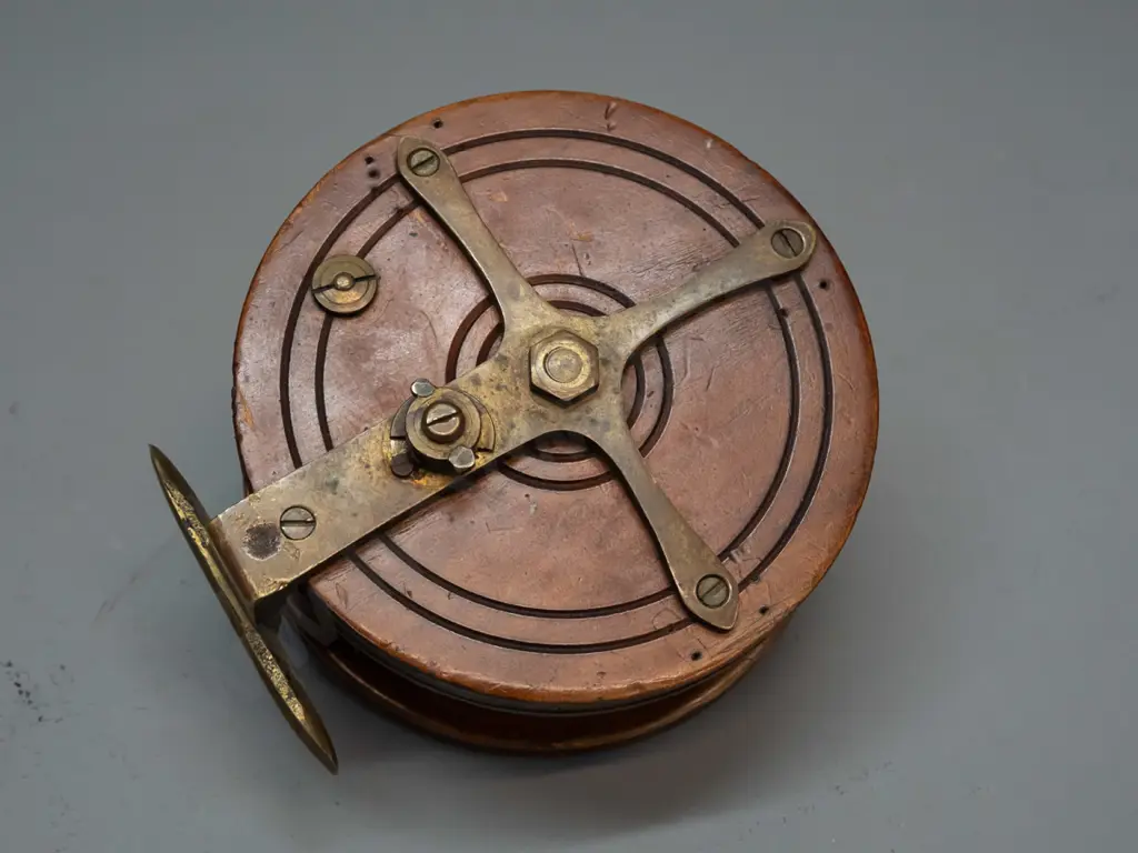 large wood and brass fishing reel wit bakelite knobs - no maker's marks, has some screw holes D-140 Image 1++
