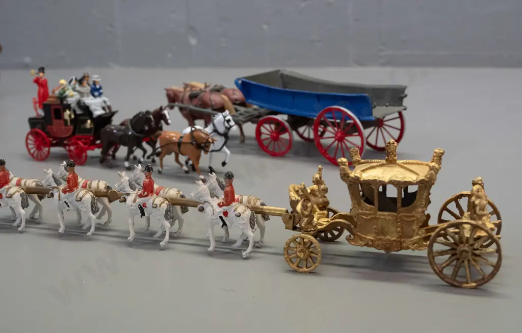 cast metal horse and carriage - Matchbox Models of Yesteryear passenger coach & horses, a golden 1953 Image 1++