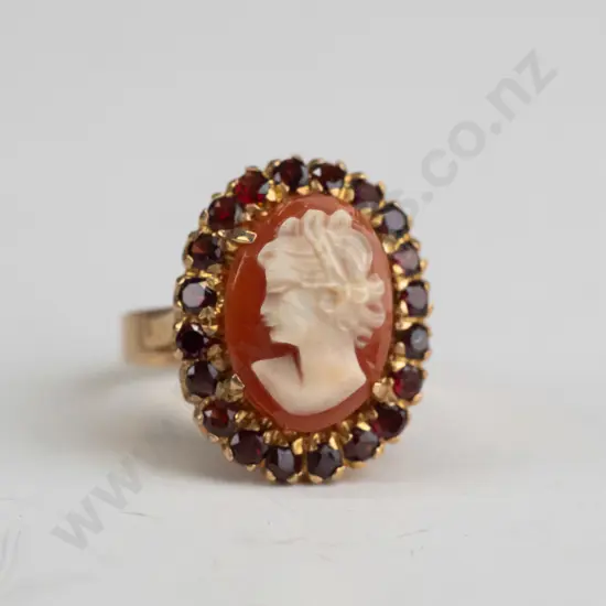 9ct cameo & garnet ring 4.5gms