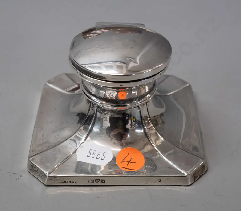 sterling silver inkwell with hinged lid and a porcelain liner - some dents to silver H-55 W-90 D-90 Image 1++