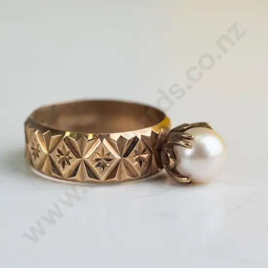 9ct solitaire pearl ring 4.4gm