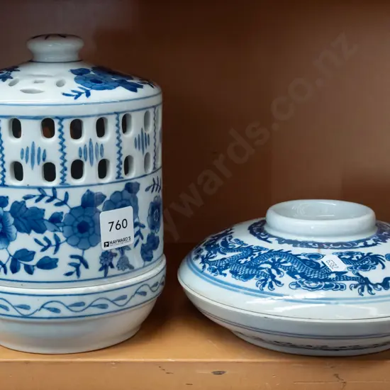 2 Chinese blue & white items - 2-piece pierced candle lantern with candle H-210 D-150 and a segmented lidded dish that
