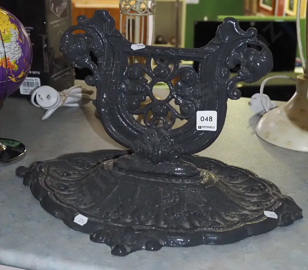 cast iron powder coated Victorian boot scraper Image 1++