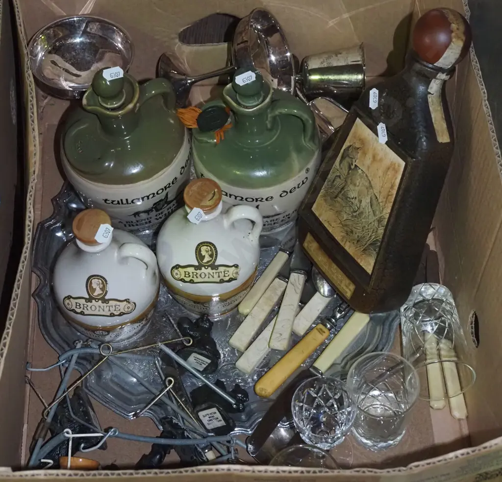box; whisky jugs, bone handled knives etc Image 1++