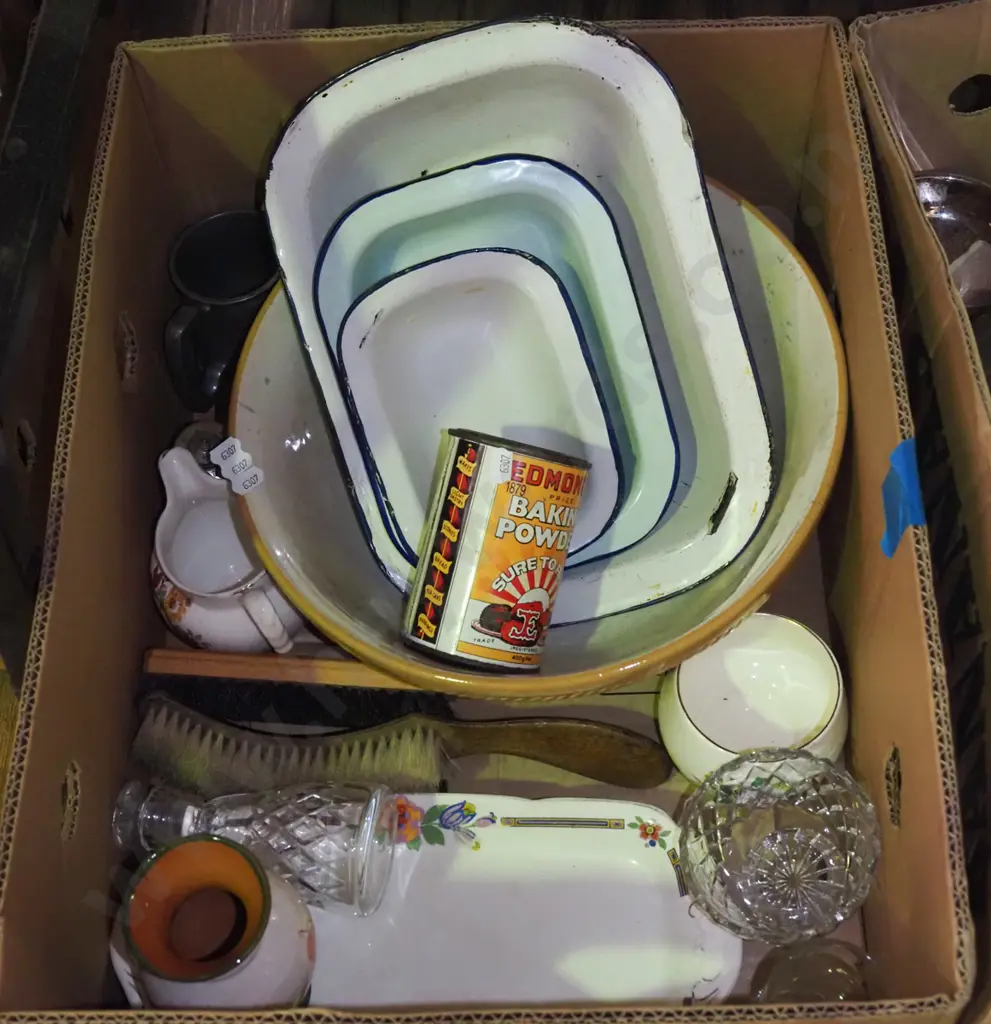 box; large mixing bowl, enamel bowls etc Image 1++