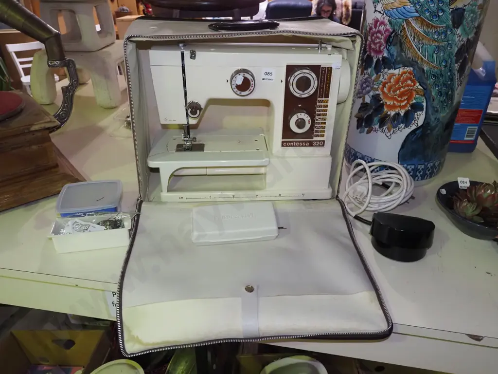 Contessa 320 sewing machine Image 1++