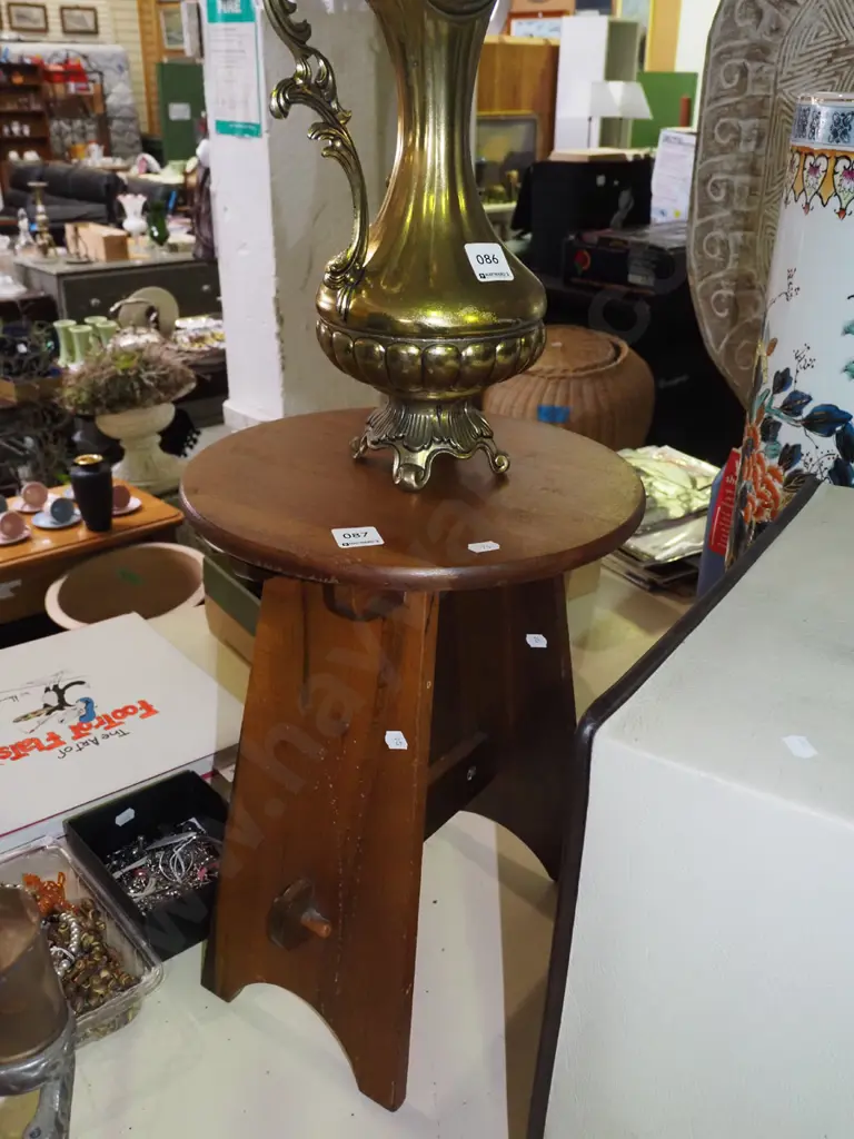 small wooden jardiniere stand H-390 Image 1++