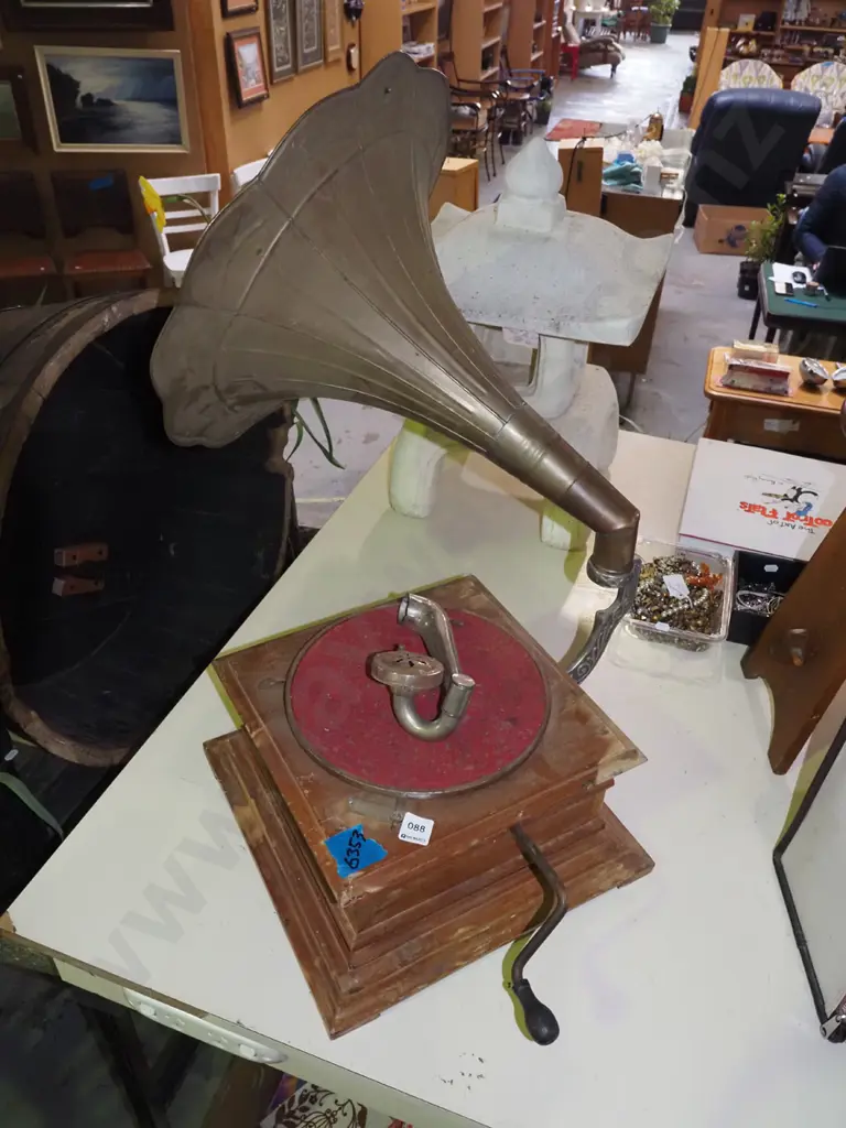 restorer's HMV gramophone Image 1++