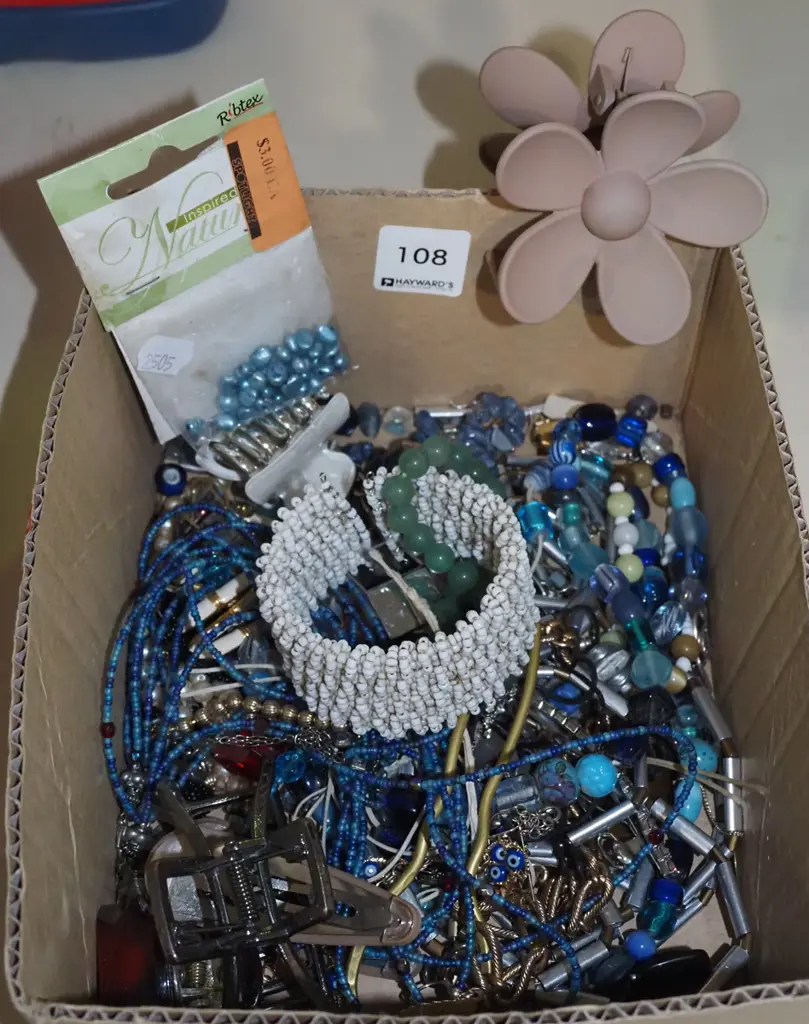 box of costume jewellery Image 1++