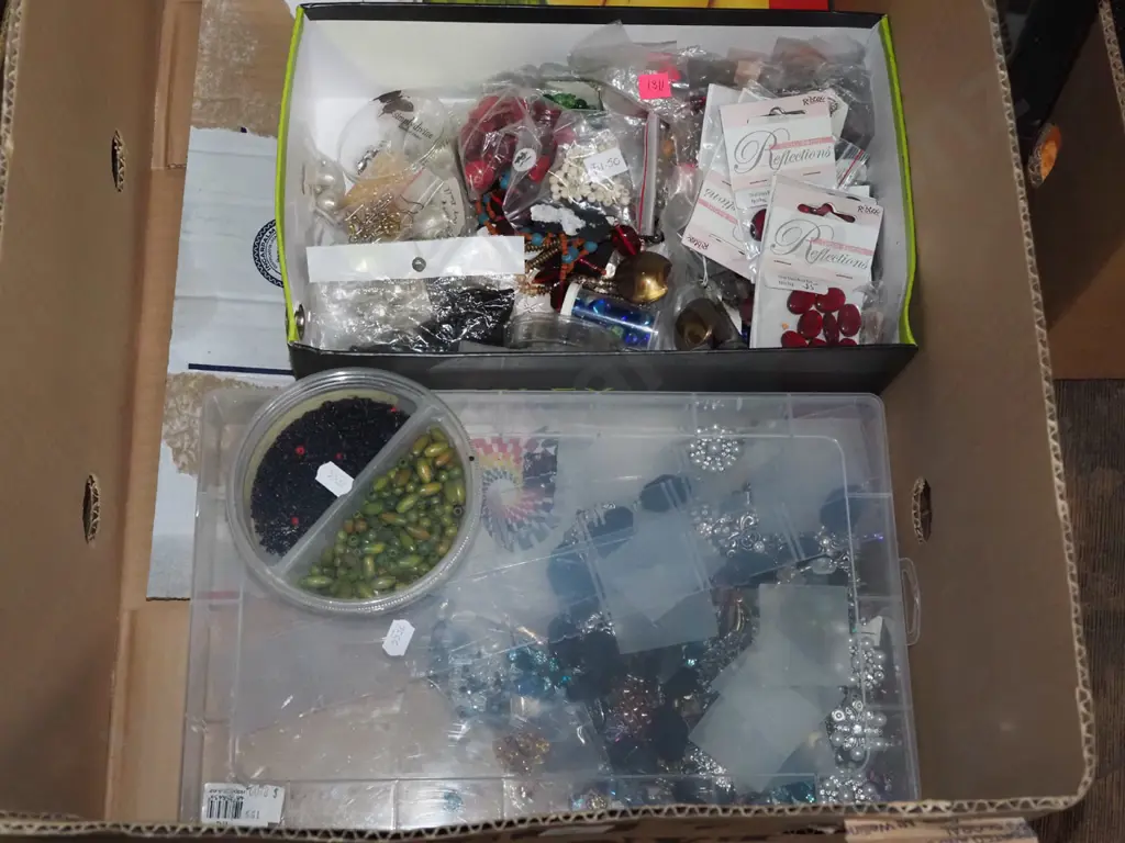 box; plastic organiser, beads, buttons etc Image 1++