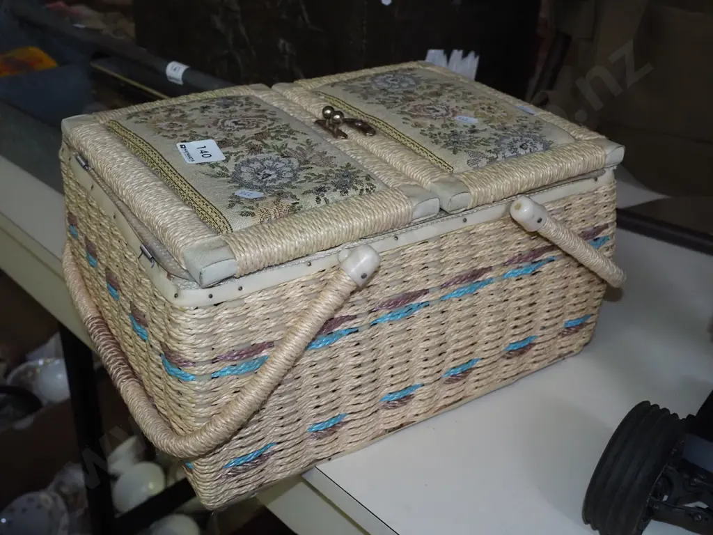 sewing box - 1 hinge needs attention Image 1++