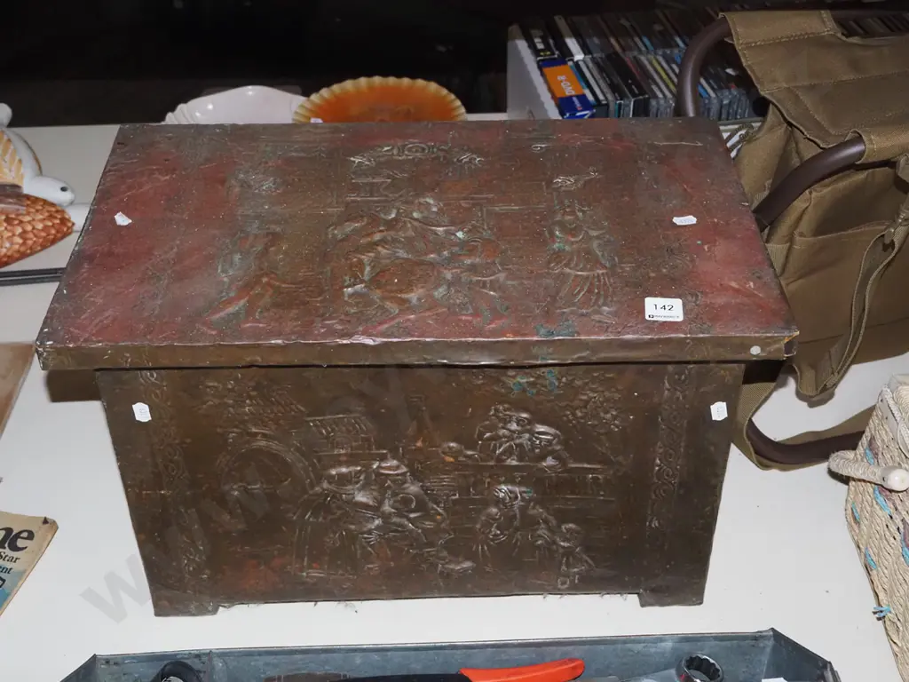 beaten brass wood box H-310 Image 1++