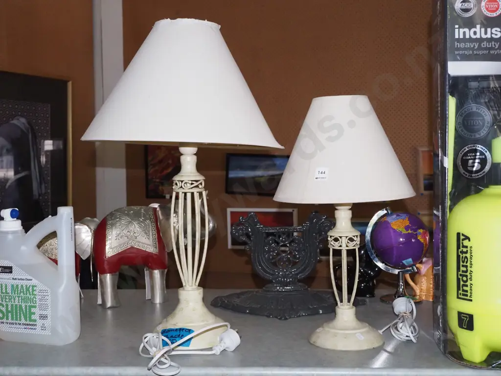 2x metal based table lamps - Tallest has damaged shade H-600 Image 1++