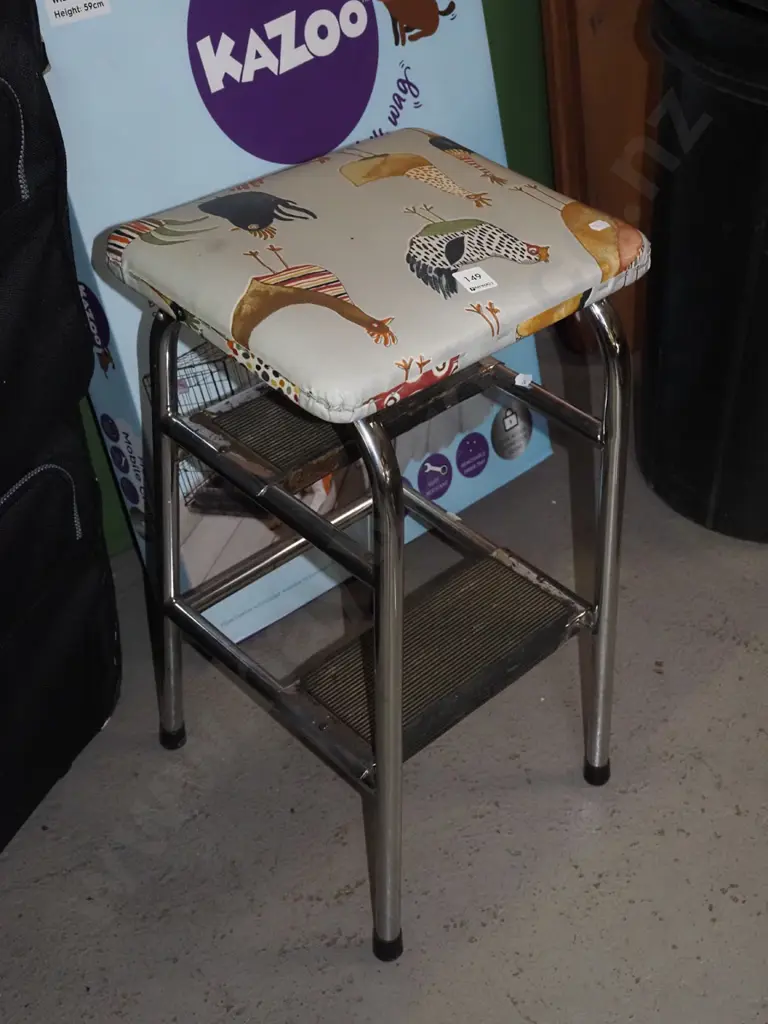 vinyl kitchen stool - corrosion Image 1++