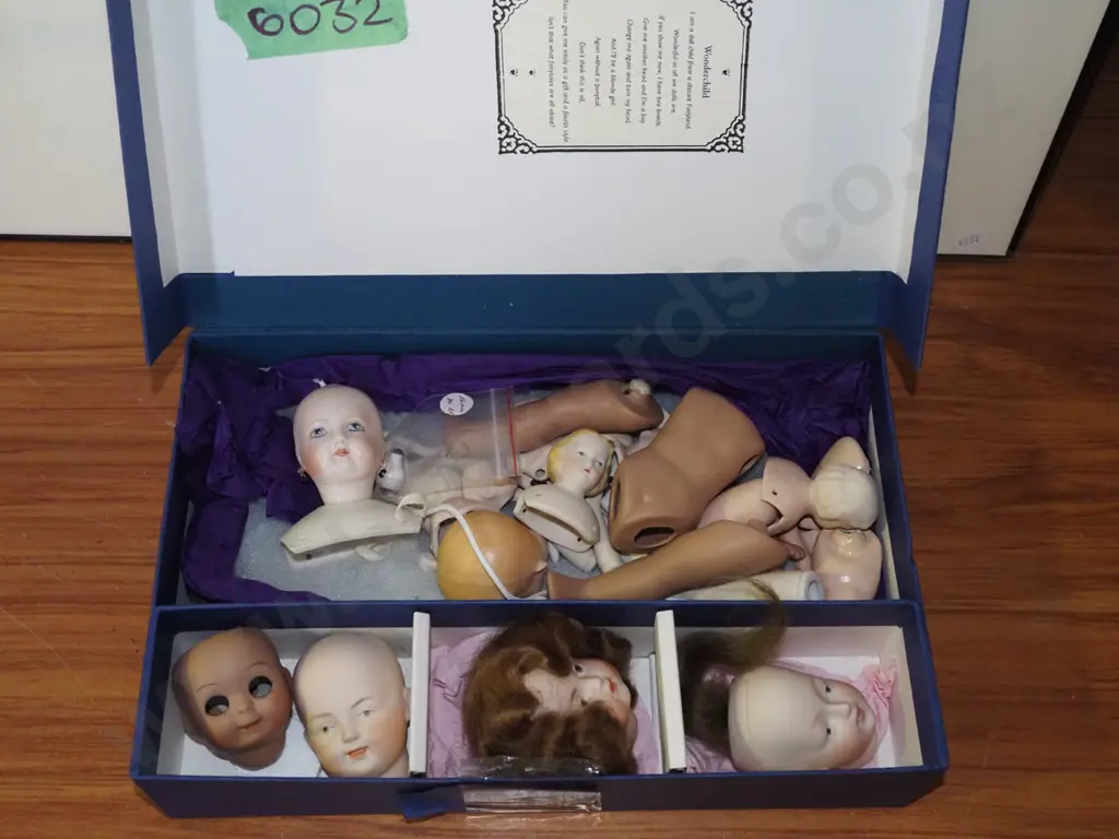 box; porcelain dolls, heads, arms etc Image 1++