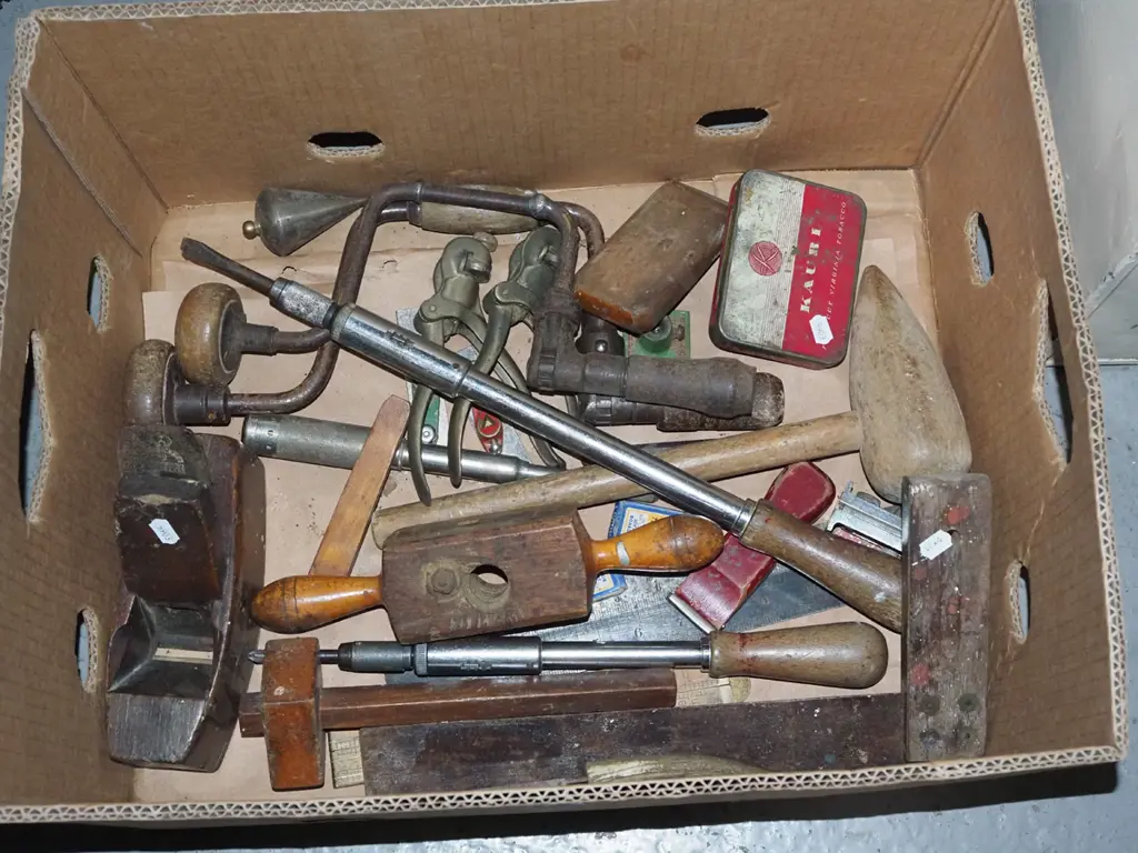 box; vintage tools; twist drill, wooden hand plane, plumb bob etc Image 1++