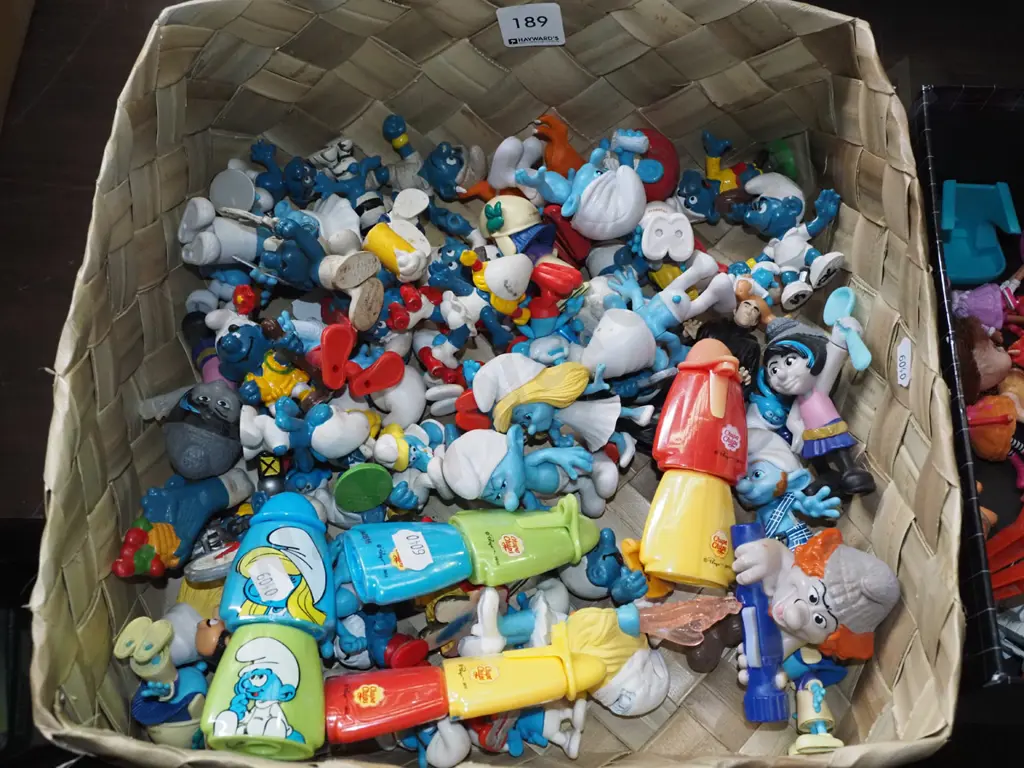 box of Smurfs Image 1++