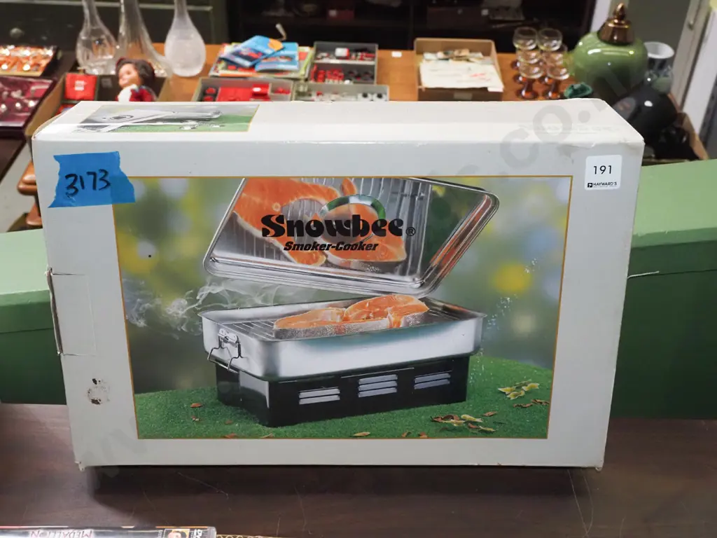 boxed as new Snownbee smoker/cooker Image 1++