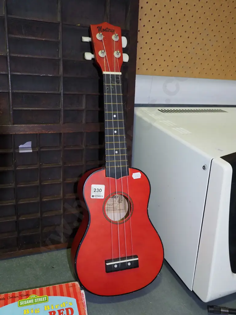 Monterey ukulele Image 1++